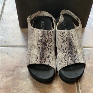 Boutique by Corkys Cabot snake print sandal size 9